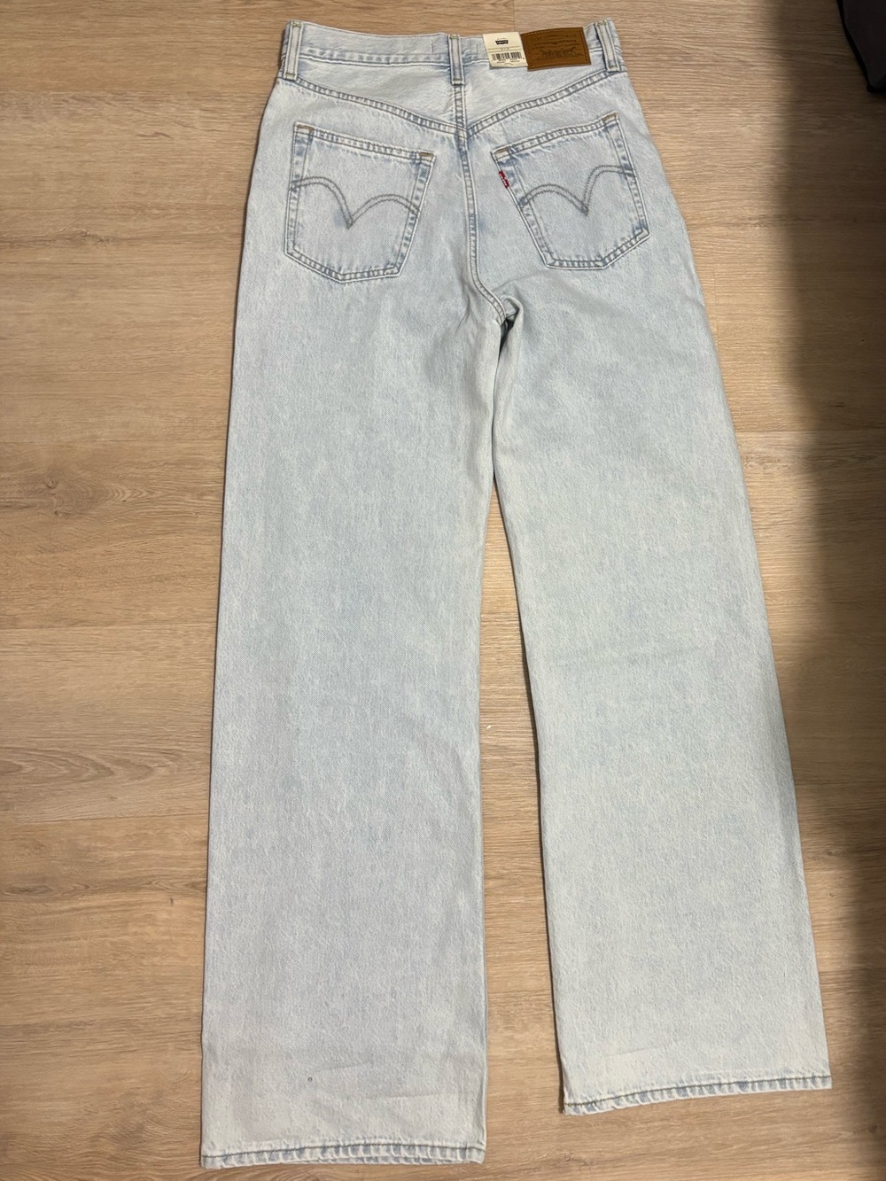 NWT Levi’s Ribcage Wide Leg Jeans Light Wash - Picture 9 of 15